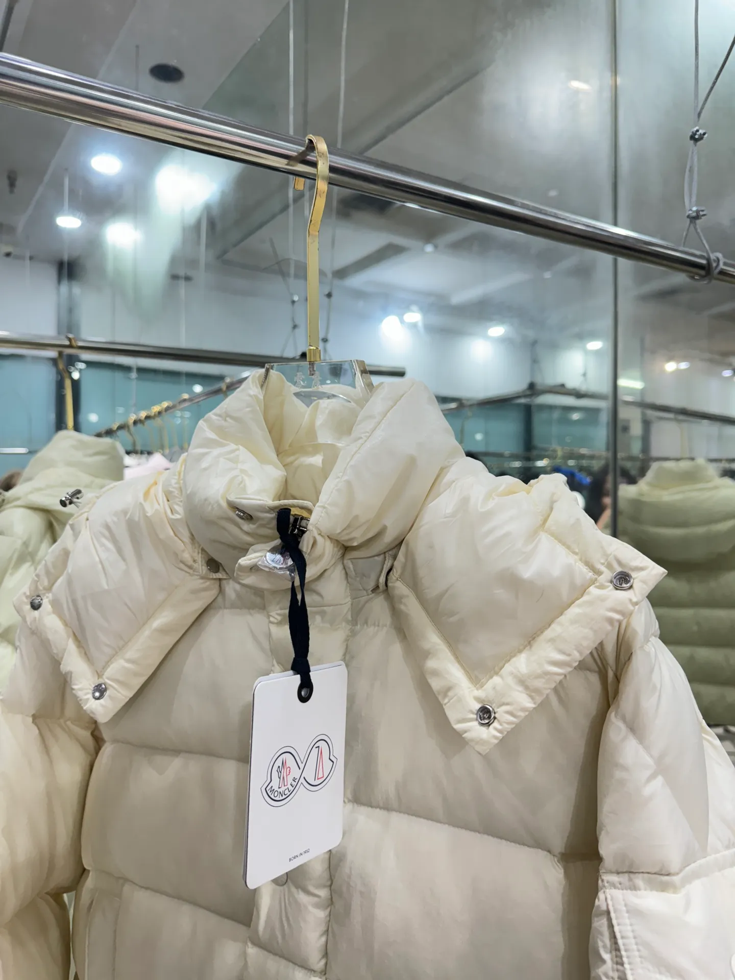 P390 Moncler/ 2026 70 、 。 DNA ， ， 。 Classic ， 、 。 Classic 70 。 Quality， 90 ，Premium Quality ， ，Black ！ Sizes M-3XL